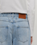 W HIGH STRAIGHT DENIM PANTS IN LIGHT BLUE image 2