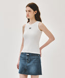 W RIBBON CLASSIC LOGO SLEEVELESS IN WHITE image 2