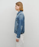 DENIM TRUCKER JACKET IN BLUE image 2