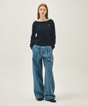 W LOW-WAIST TUCK WIDE DENIM PANTS IN BLUE image 3
