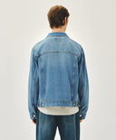 DENIM TRUCKER JACKET IN LIGHT BLUE image 3