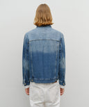DENIM TRUCKER JACKET IN BLUE image 3