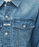 DENIM TRUCKER JACKET IN LIGHT BLUE image 4