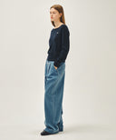W LOW-WAIST TUCK WIDE DENIM PANTS IN BLUE image 4
