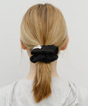 W BASIC COTTON SCRUNCHIE IN BLACK image 4