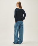 W LOW-WAIST TUCK WIDE DENIM PANTS IN BLUE image 5