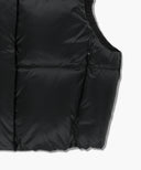 W CIRCLE LOGO CROP HOODED DOWN VEST IN BLACK image 12