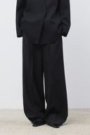 DESTRESSED WAIST PINTUCK WIDE PANTS IN BLACK image 1