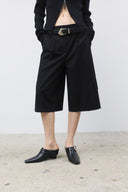 CARGO DETAIL BERMUDA PANTS IN BLACK image 11