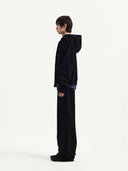 BACK LOGO ESSENTIAL HOODY ZIP UP IN BLACK