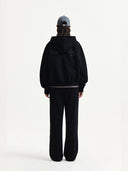 BACK LOGO ESSENTIAL HOODY ZIP UP IN BLACK