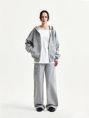 BACK LOGO ESSENTIAL HOODY ZIP UP IN GRAY