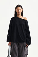 RAW HEM FINISHED BOAT NECK TOP IN BLACK