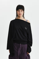 BACK LOGO RAW CUT BOAT NECK TOP IN BLACK