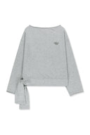 BACK LOGO RAW CUT BOAT NECK TOP IN GREY
