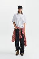 CALLIGRAPHY BACK LOGO POCKET TOP IN LIGHT GRAY