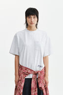 CALLIGRAPHY BACK LOGO POCKET TOP IN LIGHT GRAY