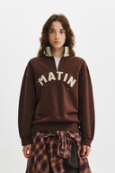 APPLIQUE LOGO COLLAR QUARTER ZIP UP IN BROWN