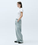 W LOW-WAIST TUCK WIDE DENIM PANTS IN LIGHT BLUE image 11
