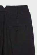 DESTRESSED WAIST PINTUCK WIDE PANTS IN BLACK image 17